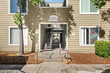 Main picture of 265 Reflections Dr