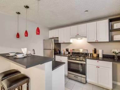 Main picture of 4202 Stanford St