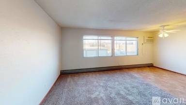 Main picture of 55 Hyacinth Ave W