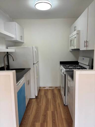 Main picture of 140 Grove Sreet Apartments