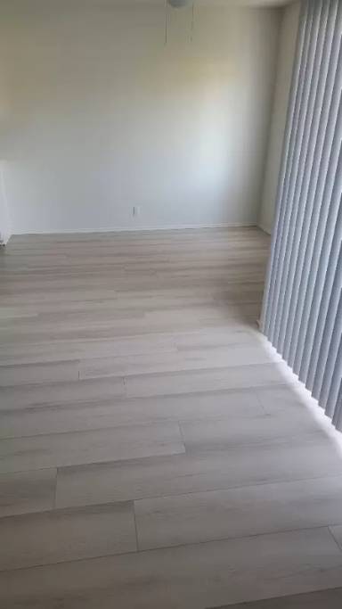 Main picture of 15739 Vanowen St