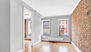 Main picture of 202 E 13th St