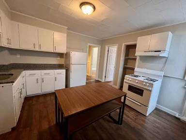 Main picture of 142 Gove St