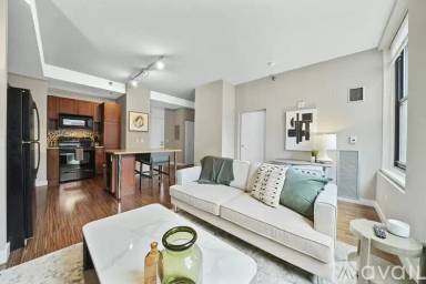 Main picture of 70 E Lake St