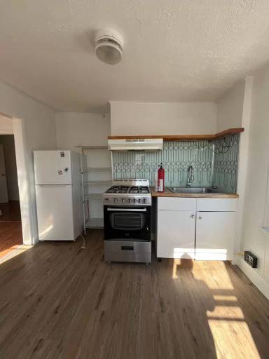 Main picture of 2245 Bainbridge St
