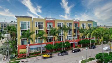 Main picture of 180 NE 4th Ave