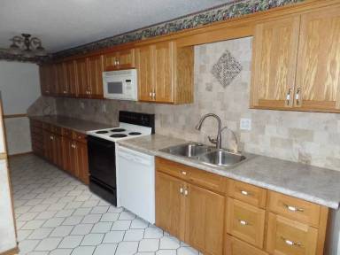 Main picture of 726 W 16th St