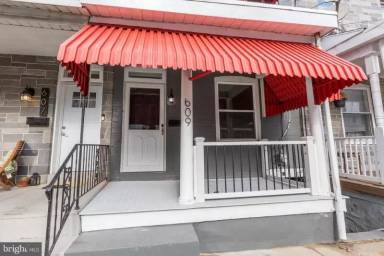 Main picture of 609 E Madison St