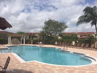 Main picture of 905 Villa Cir