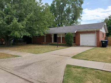 Main picture of 808 Woods Ave