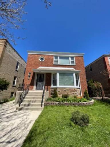Main picture of 2846 W Farragut Ave