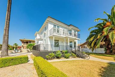 Main picture of 2943 Walton Ave