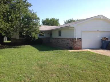 Main picture of 8816 NE 13th St