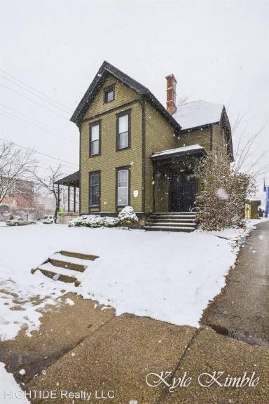 Main picture of 201 College Ave NE