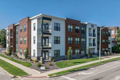 Main picture of 301 W University Ave