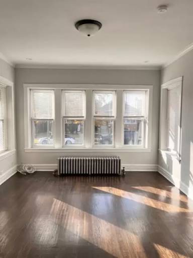 Main picture of 5728 W Melrose St