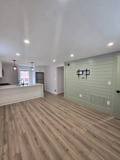 Main picture of 613 Willow Ave
