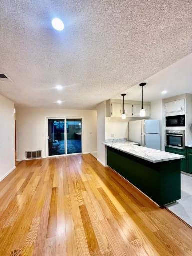 Main picture of 1309 Locust Pl