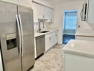 Main picture of 17440 Burbank Blvd