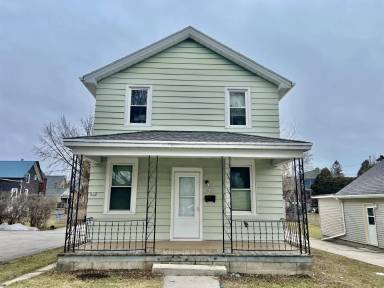 Main picture of 422 Center Ave