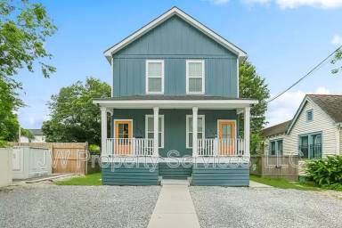 Main picture of 1024 Tricou St