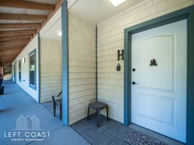 Main picture of 526 NW Coast St