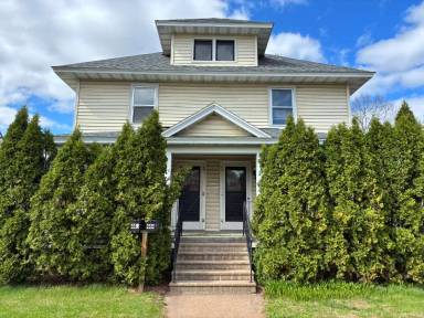 Main picture of 444 Lake St