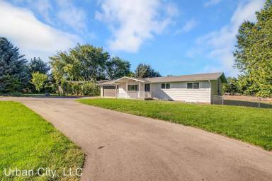 Main picture of 1360 W Victory Rd