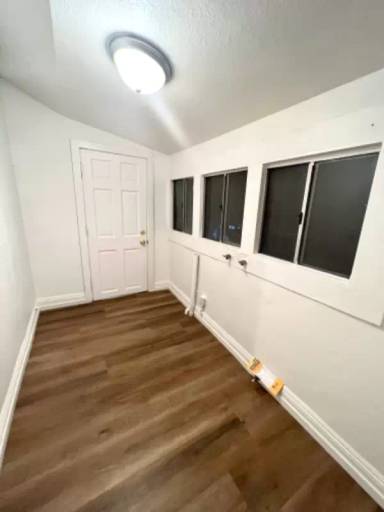 Main picture of 932 W 79th St
