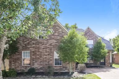 Main picture of 2747 Mariah Ln