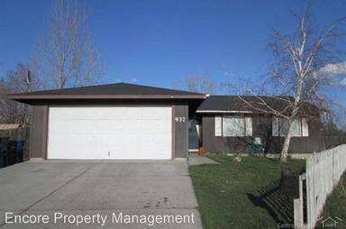 Main picture of 937 NW Maple Ct