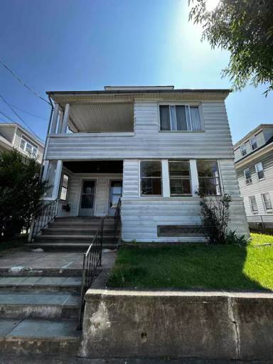 Main picture of 160 Kent Ave