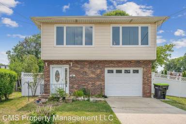 Main picture of 11 Pine Ave