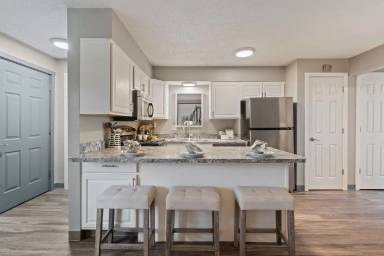 Main picture of 212 W 7th Ave