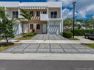 Main picture of 10235 NW 72nd St