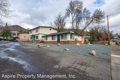 Main picture of 2026 NE Fairview Ave
