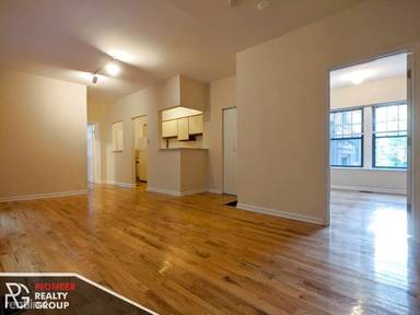 Main picture of 654-64 W Cornelia Ave
