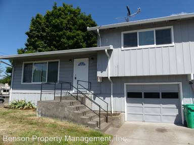 Main picture of 310 SE Kane Dr