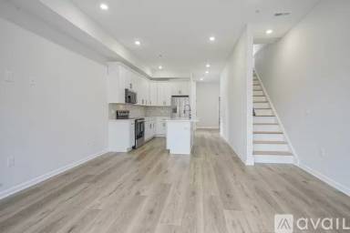 Main picture of 952 N Marshall St