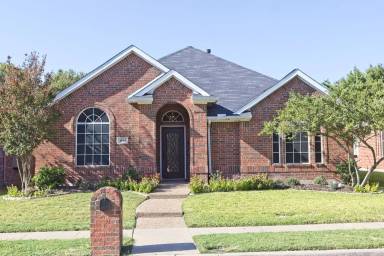Main picture of 4814 Redwood Dr