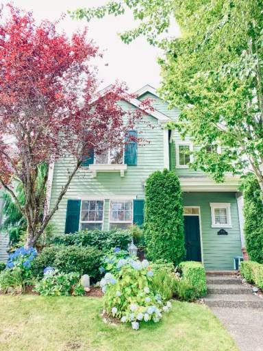 Main picture of 1575 NE Iris St