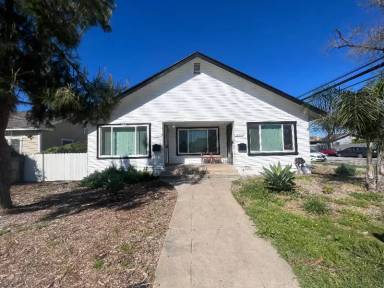 Main picture of 602 S Van Ness Ave