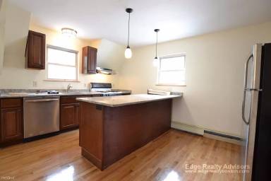 Main picture of 171 Cambridge St