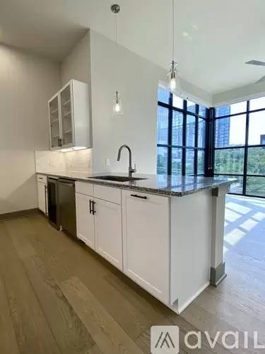 Main picture of 3326 Oak Grove Ave