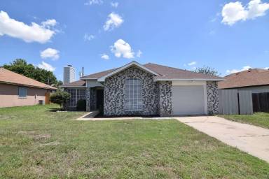 Main picture of 2403 Woodlands Dr