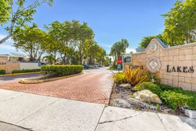 Main picture of 8303 SW 142nd Ave