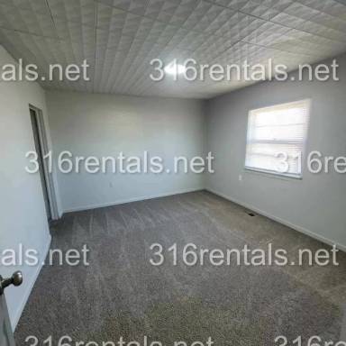 Main picture of 207 W 2nd St