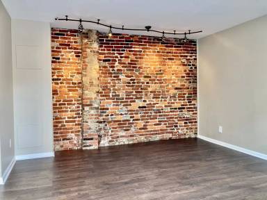 Main picture of 1012 Wolf St