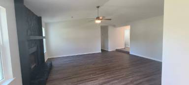 Main picture of 104 Coachman Ln