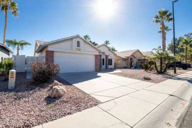 Main picture of 1225 E Artesian Way